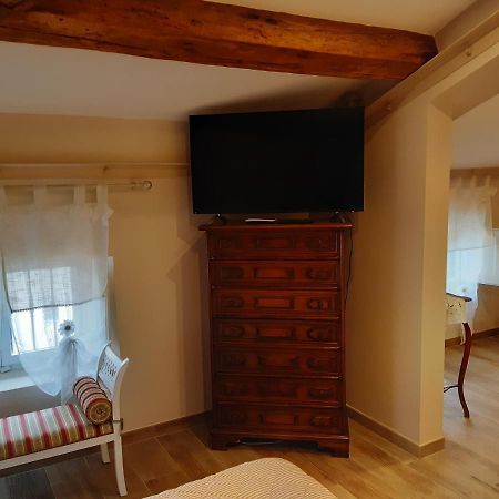 La Rosa Di Francesco Inn Valfabbrica Bagian luar foto