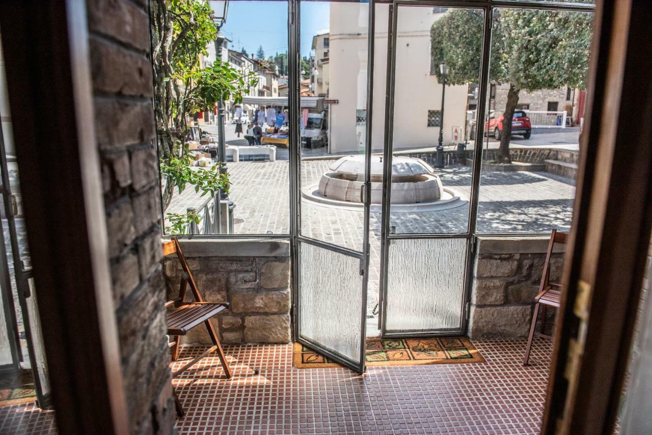 La Rosa Di Francesco Inn Valfabbrica Bagian luar foto