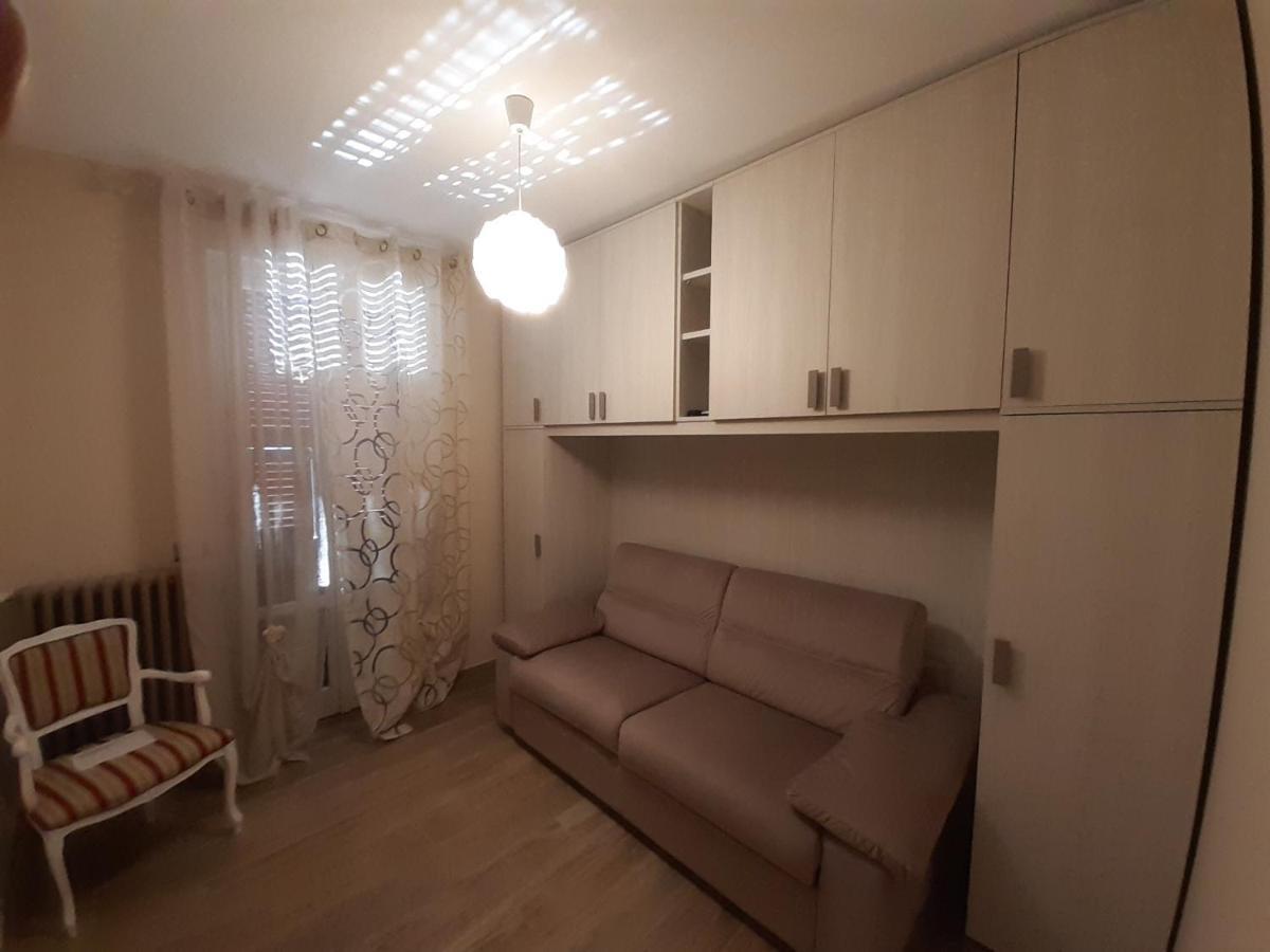 La Rosa Di Francesco Inn Valfabbrica Bagian luar foto