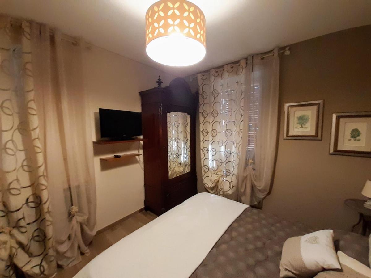 La Rosa Di Francesco Inn Valfabbrica Bagian luar foto