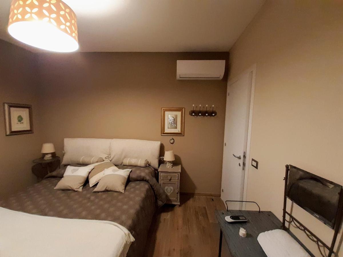 La Rosa Di Francesco Inn Valfabbrica Bagian luar foto