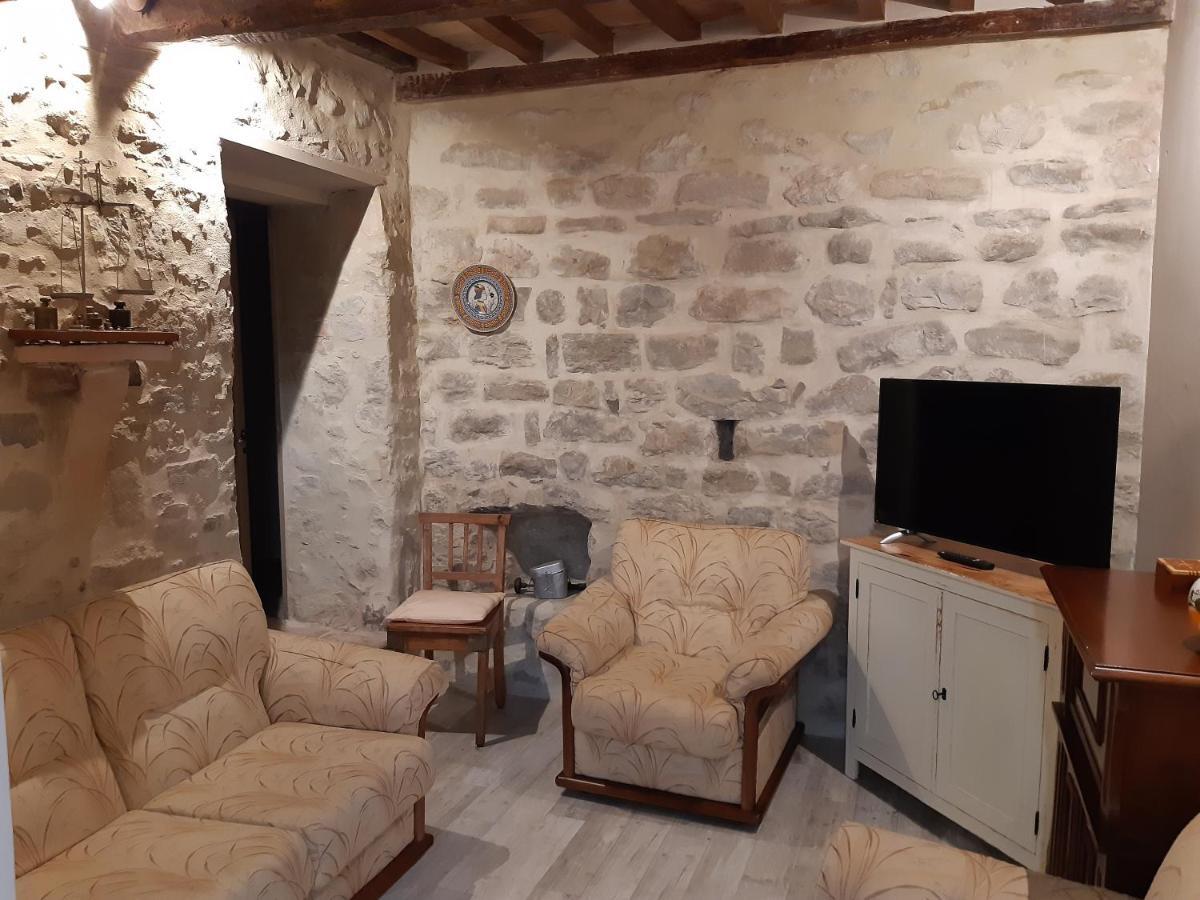 La Rosa Di Francesco Inn Valfabbrica Bagian luar foto