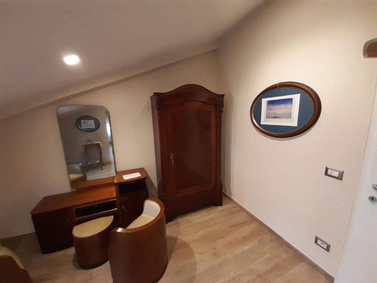 La Rosa Di Francesco Inn Valfabbrica Bagian luar foto