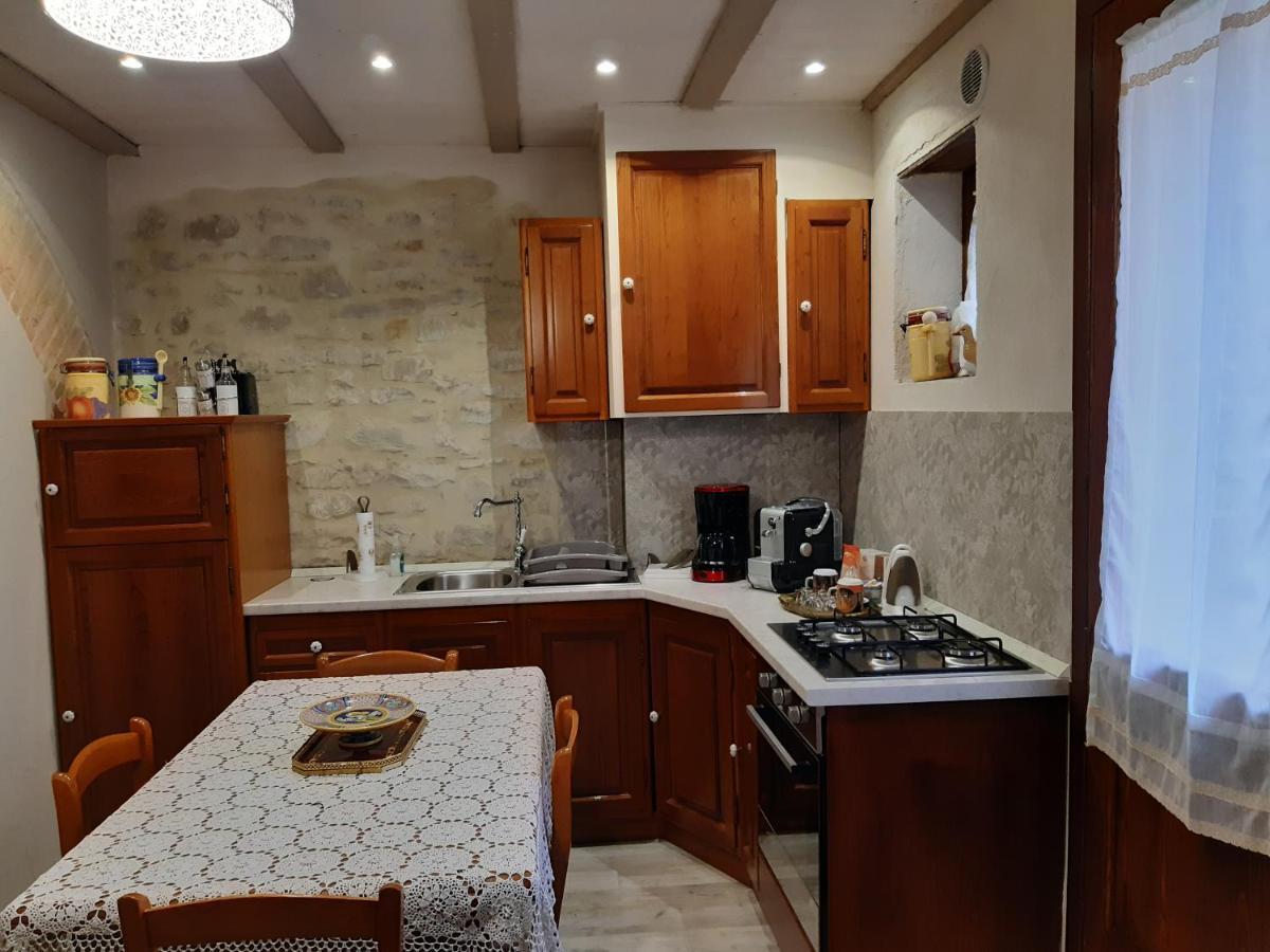 La Rosa Di Francesco Inn Valfabbrica Bagian luar foto